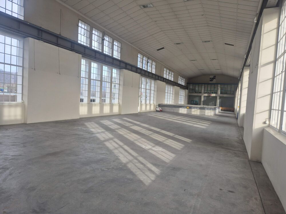 In dieser Maschinenhalle des Wasserkraftwerks Augst wird die Wärmepumpenanlage eingebaut, welche die Kraftwerk-Abwärme und das Rheinwasser als Wärmequellen nutzen wird. (Fotos: AEW, KWA/Axpo)